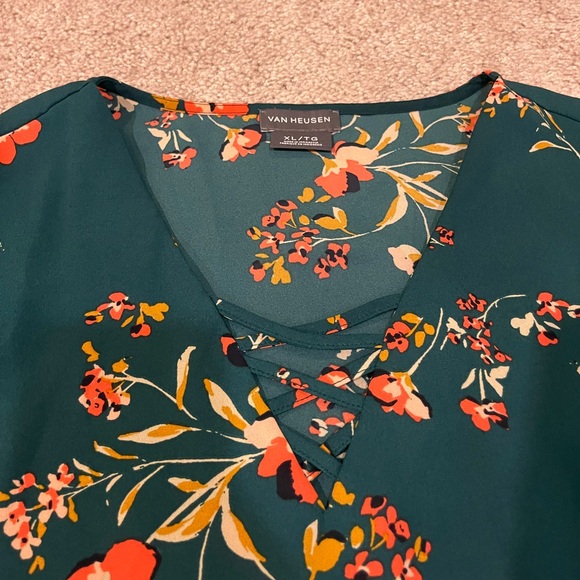 Van Heusen Blouse with Bell Sleeves - Picture 4 of 7